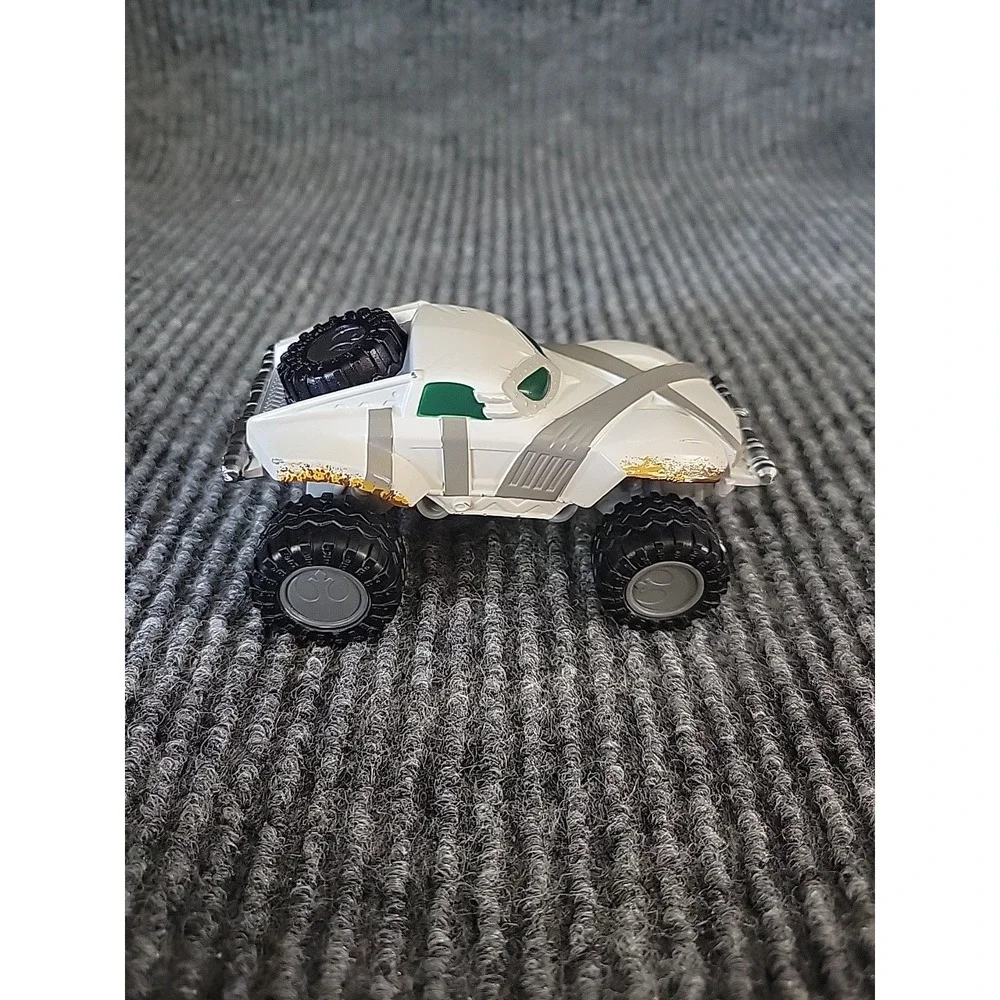 Hot Wheels Star Wars Rey Character Car Off-Road Diecast‎ White FJD67 2017 Mattel